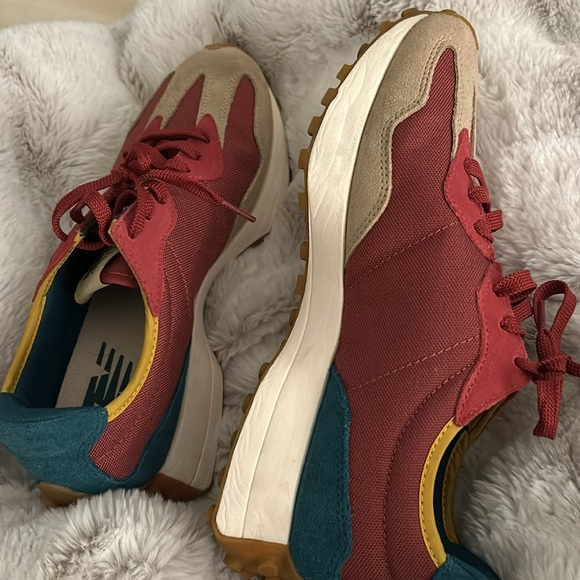 New Balance 327 M10/W11.5 Sneakers Shoes Red Teal  worn twice - Picture 11 of 12
